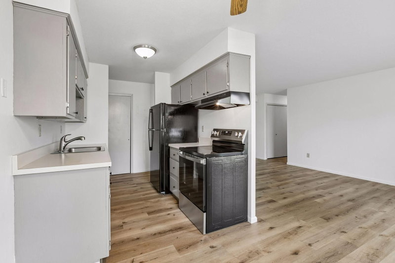 911 7th Street S #3 - Photo 9