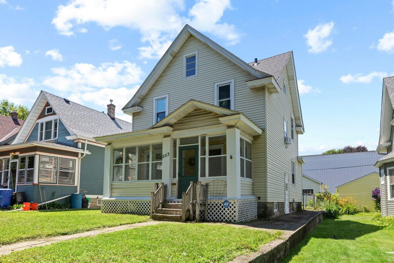 553 Manomin Avenue - Photo 3