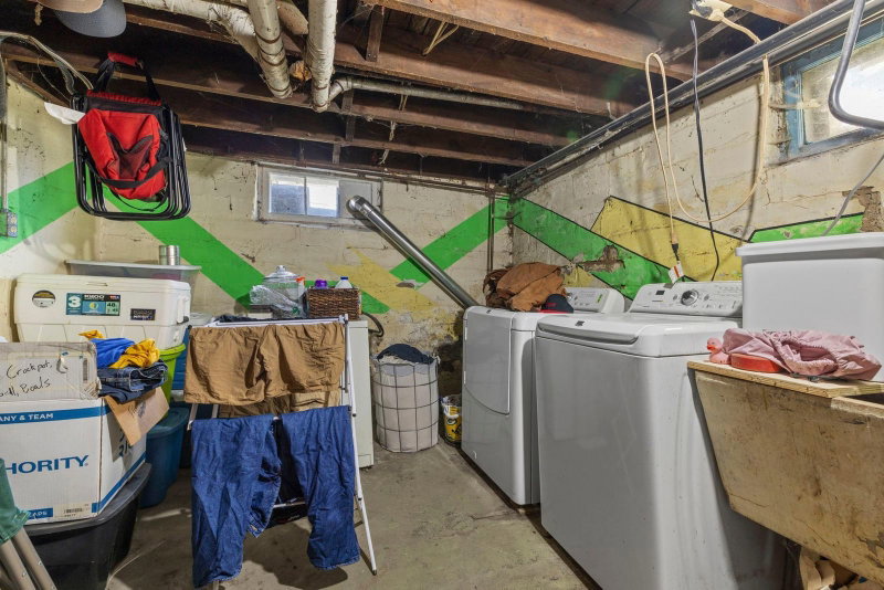 553 Manomin Avenue - Photo 38
