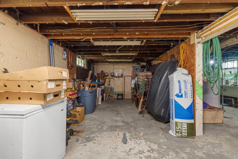 553 Manomin Avenue - Photo 40
