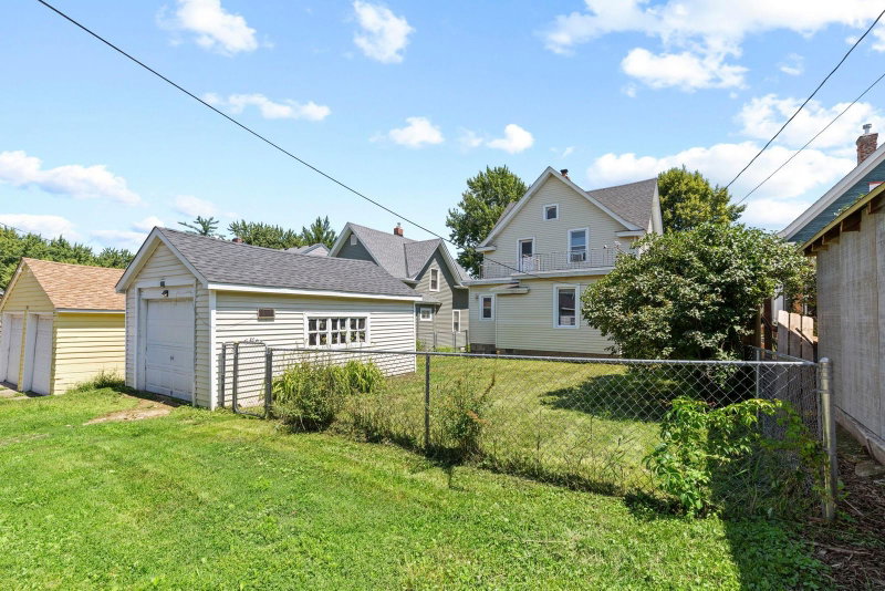 553 Manomin Avenue - Photo 44