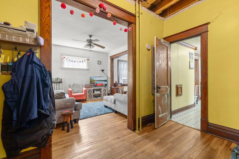 553 Manomin Avenue - Photo 8