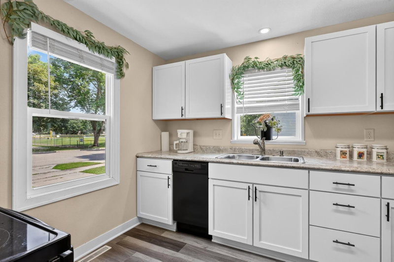 1408 Elm Street - Photo 7