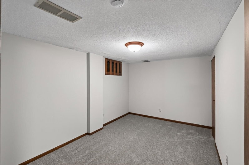 13769 Fairlawn Avenue - Photo 23