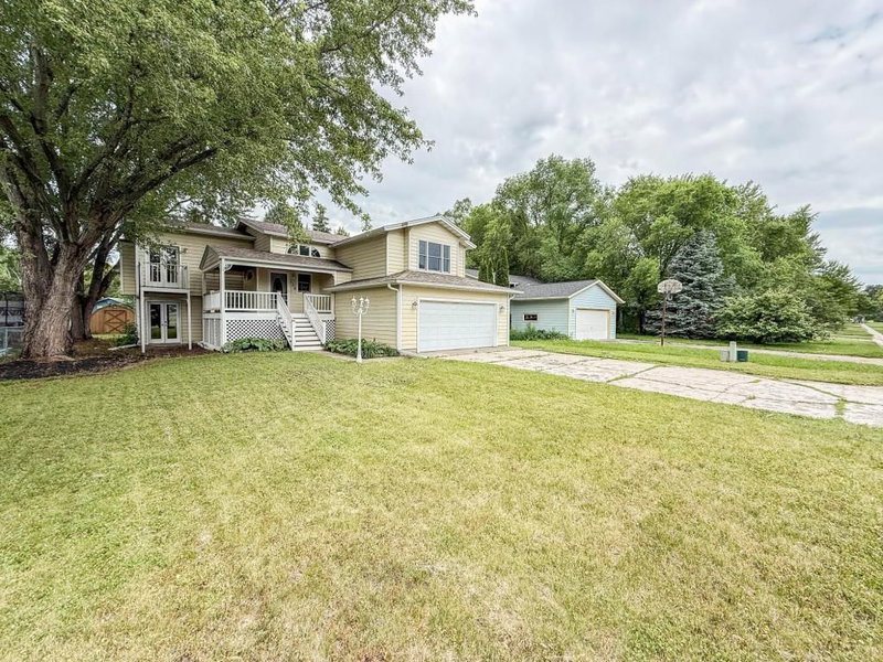 336 9 1/2 Street N - Photo 2