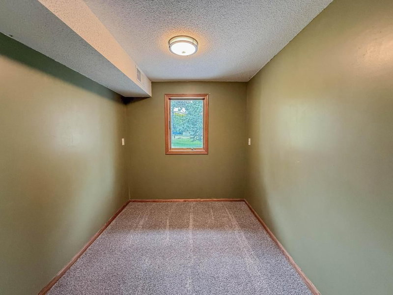 336 9 1/2 Street N - Photo 37