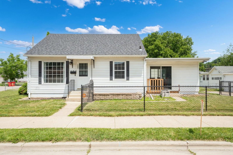 1205 9th Street NE