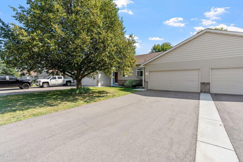 1585 Chartreux Avenue - Photo 2