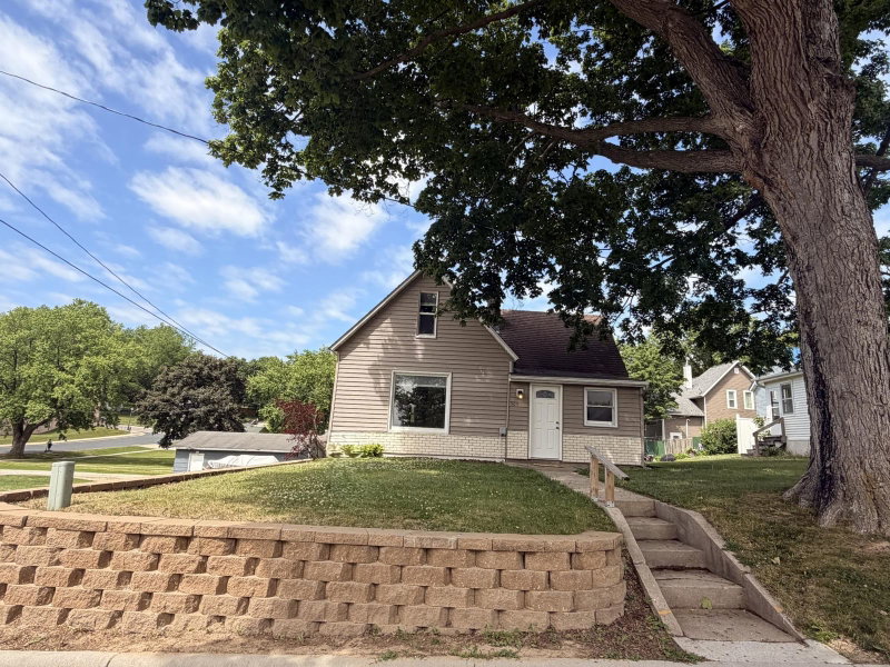 309 Pleasant Street NE