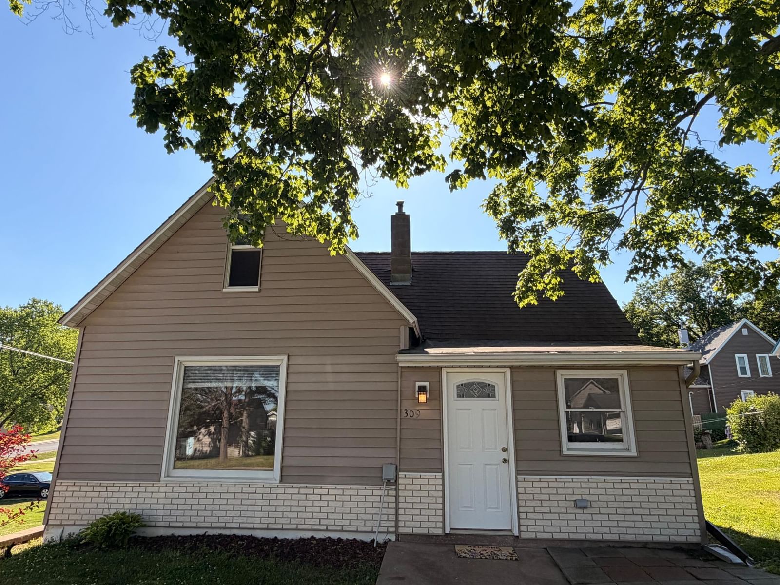 309 Pleasant Street NE