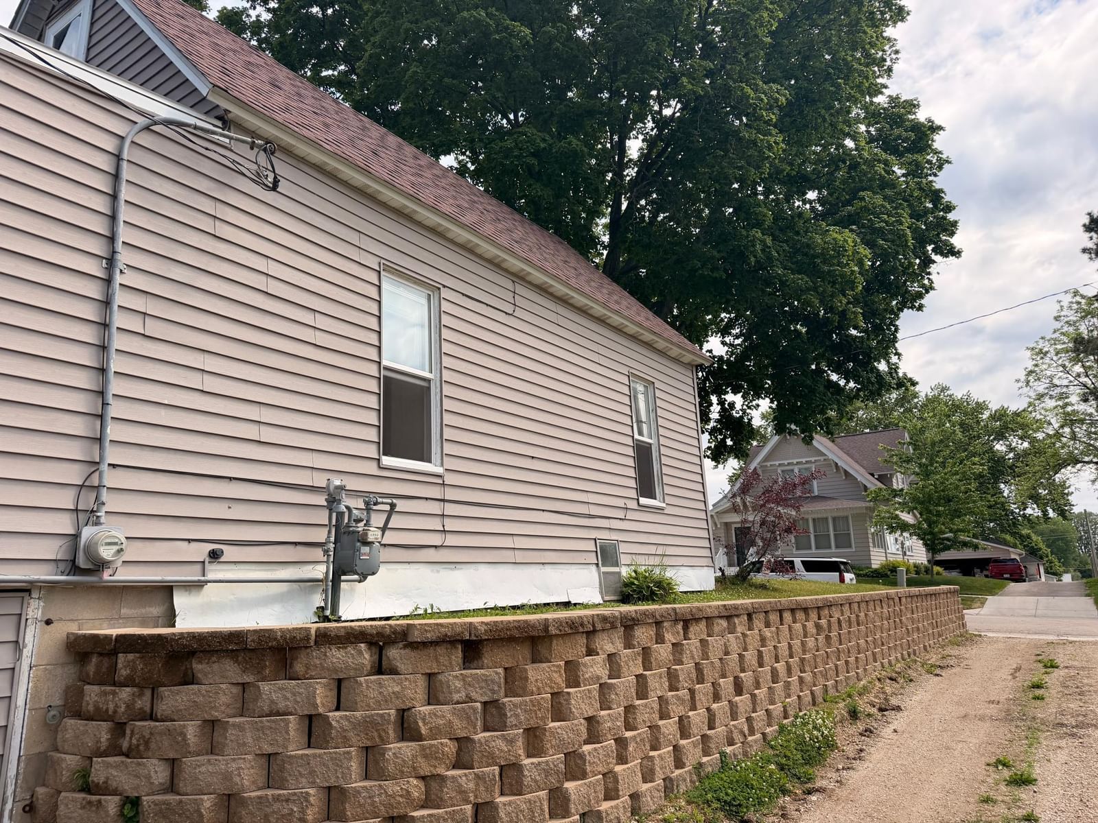 309 Pleasant Street NE