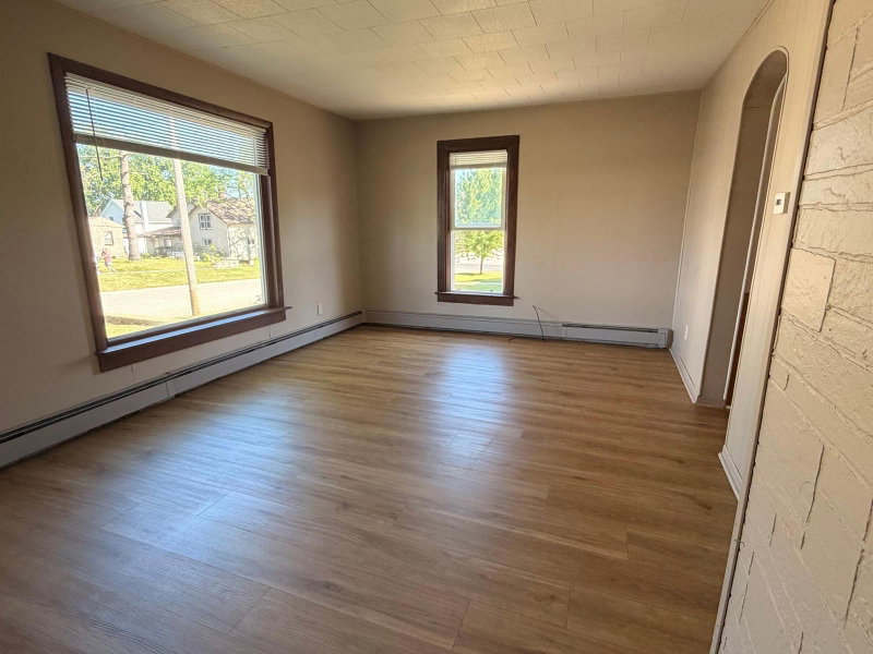 309 Pleasant Street NE - Photo 5