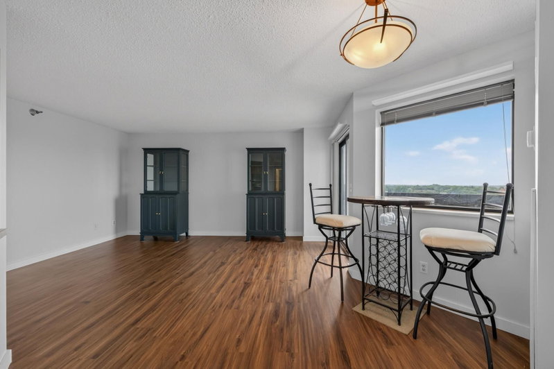 78 10th Street E #1909