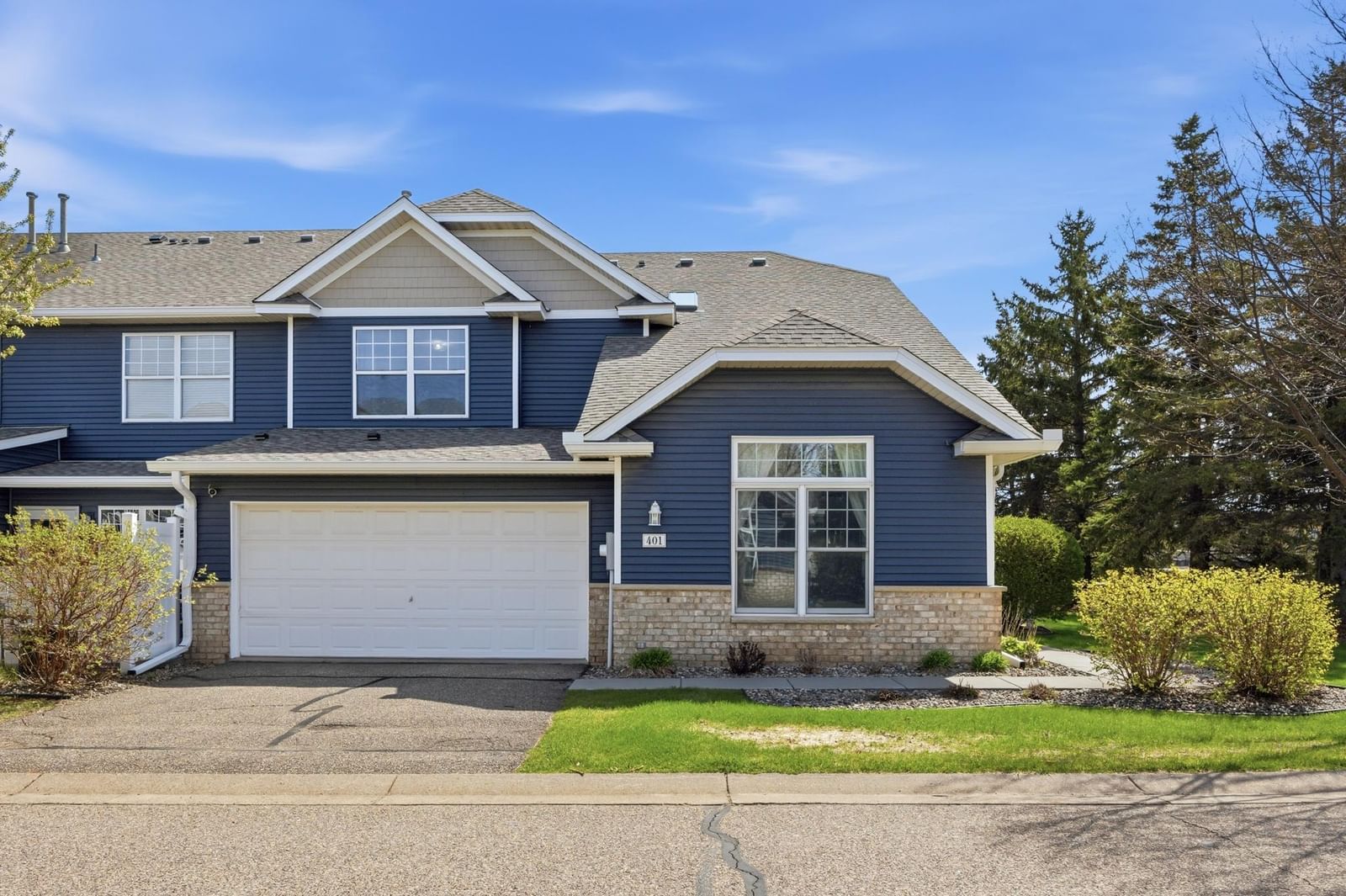 401 Hickory Lane N