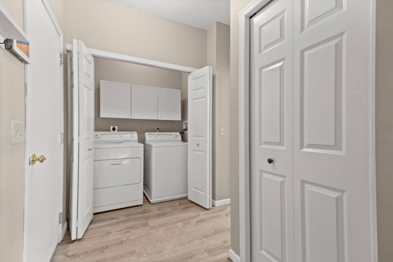 401 Hickory Lane N - Photo 12