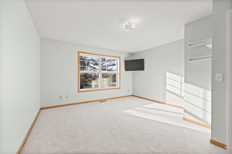 401 Hickory Lane N - Photo 16