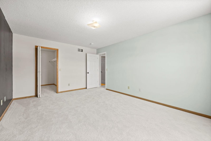 401 Hickory Lane N - Photo 19