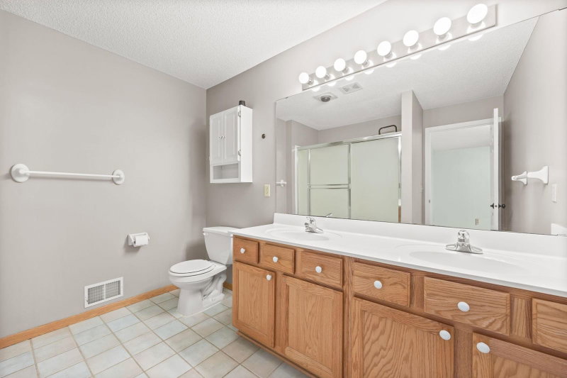 401 Hickory Lane N - Photo 20