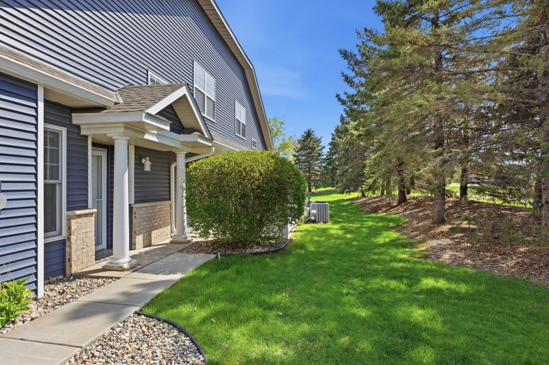401 Hickory Lane N - Photo 22