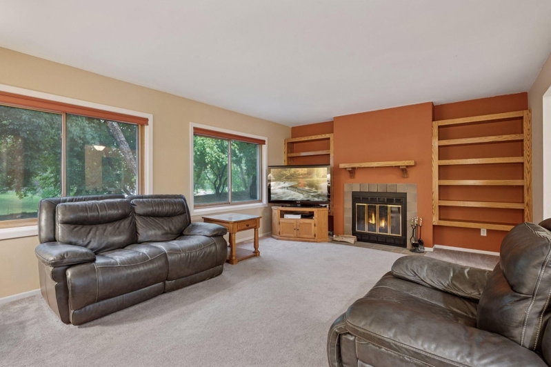 1603 Raindrop Drive - Photo 2