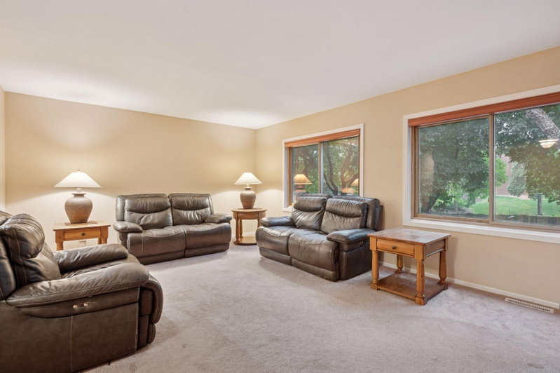 1603 Raindrop Drive - Photo 3