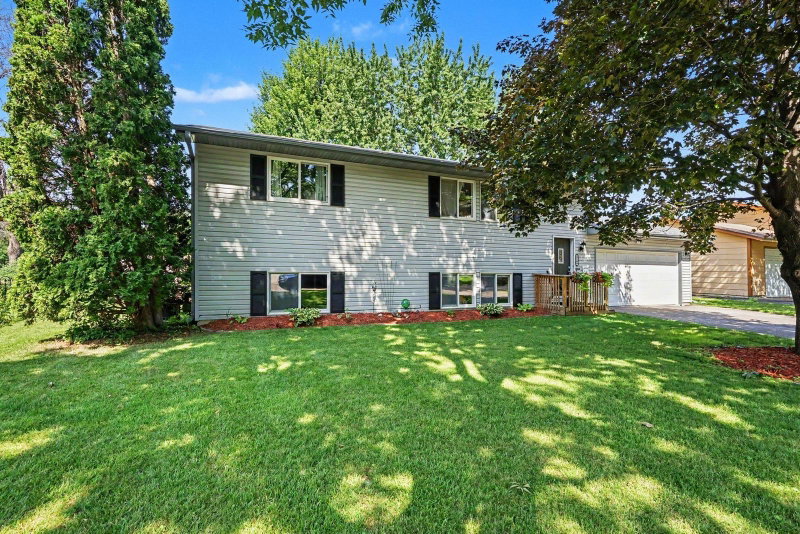8166 Janero Avenue S - Photo 2