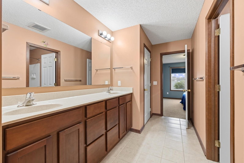 2061 Winterberry Lane - Photo 32