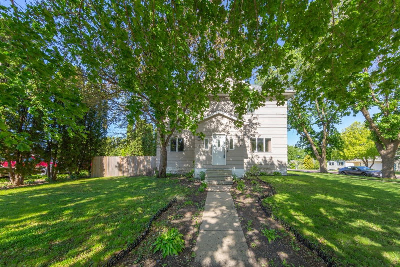 108 1st Avenue NW - Photo 2