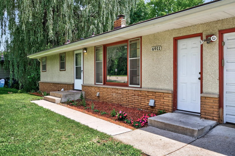 6911 E River Road NE - Photo 3
