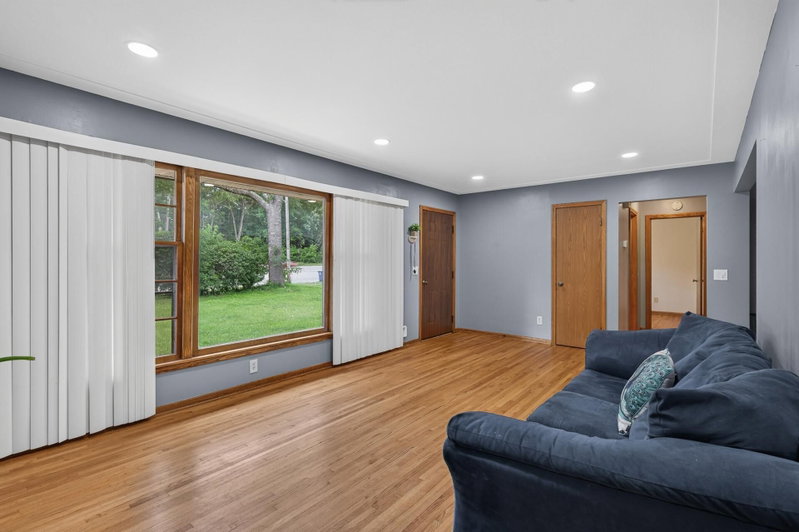 6911 E River Road NE - Photo 4