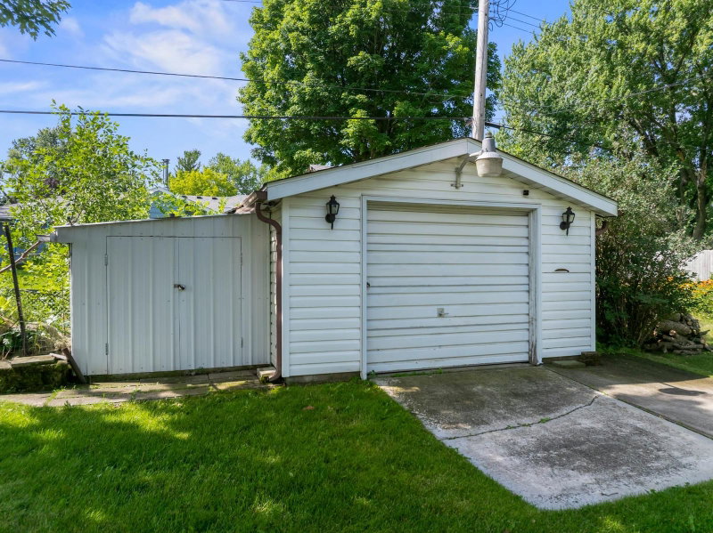 605 14th Street NE - Photo 32