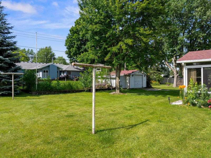 605 14th Street NE - Photo 33