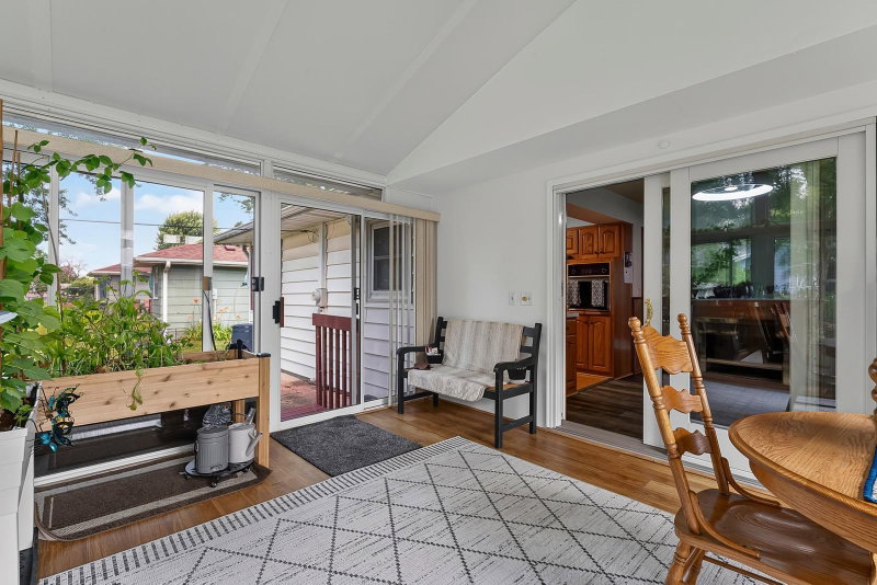 605 14th Street NE - Photo 8