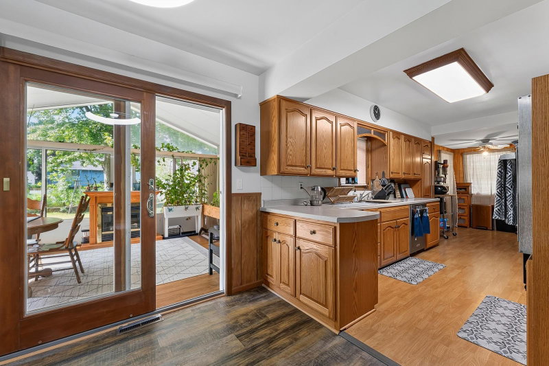 605 14th Street NE - Photo 9