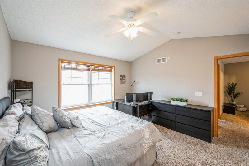 5038 Everest Lane N - Photo 2
