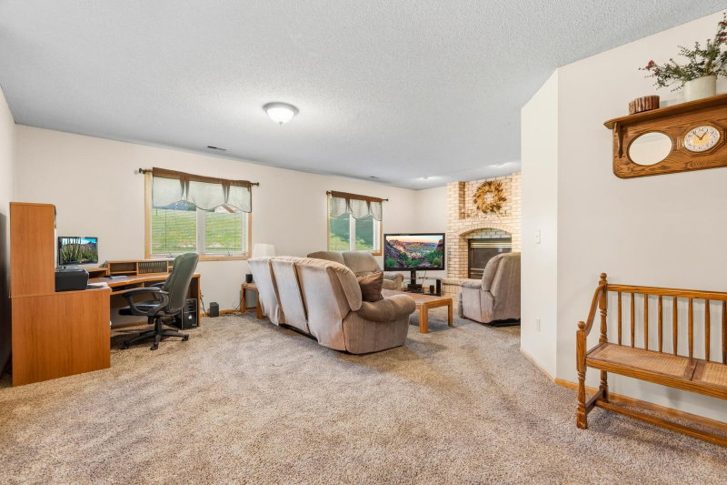 2537 Southcrest Avenue E - Photo 24