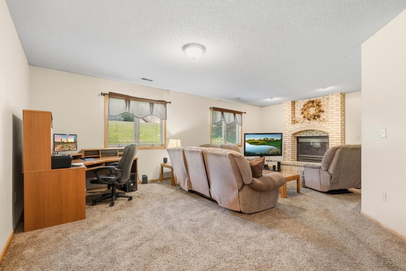 2537 Southcrest Avenue E - Photo 28