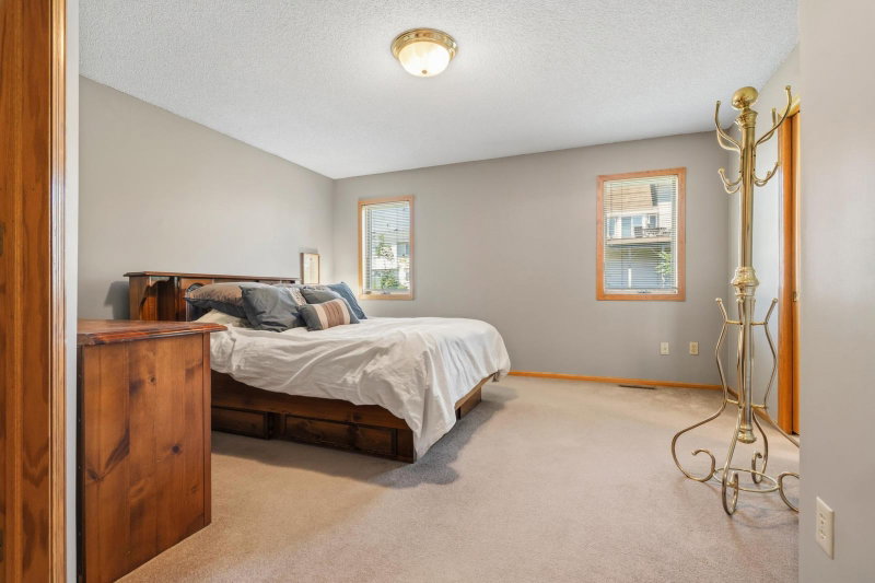 2537 Southcrest Avenue E - Photo 30