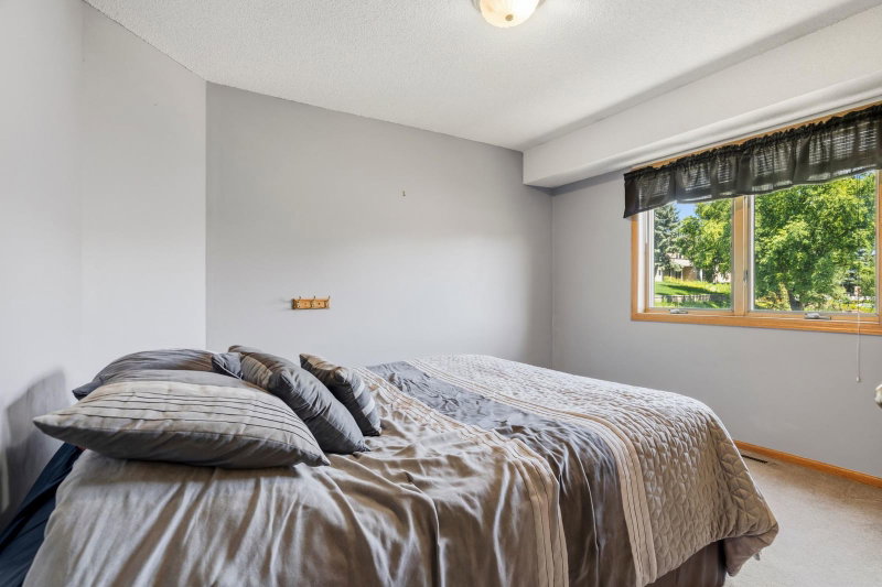 2537 Southcrest Avenue E - Photo 36