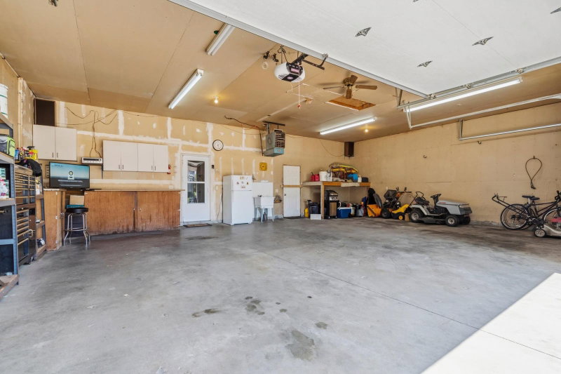 2537 Southcrest Avenue E - Photo 45