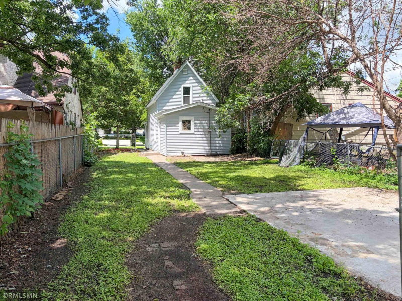 5104 Camden Avenue N - Photo 18