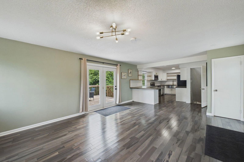 2562 Fairview Avenue N - Photo 11