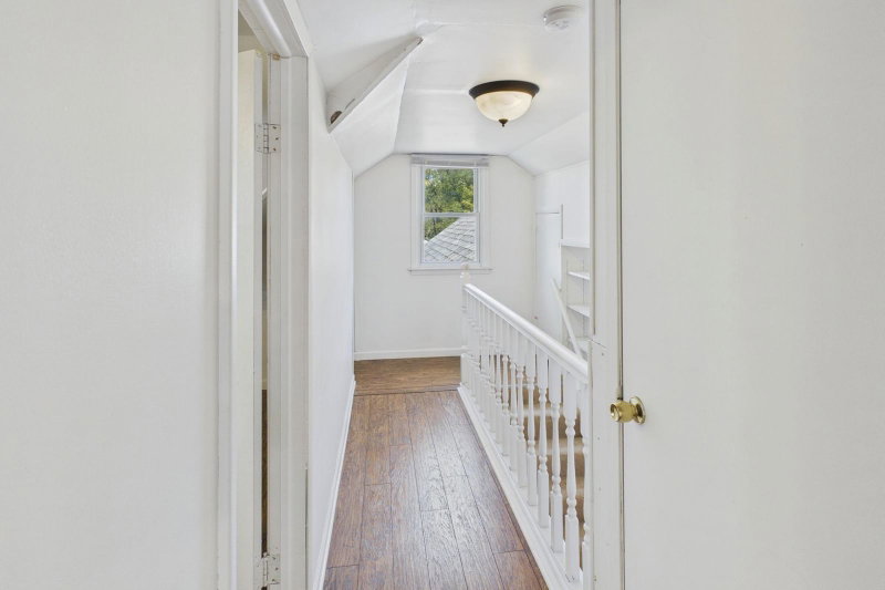 2562 Fairview Avenue N - Photo 23