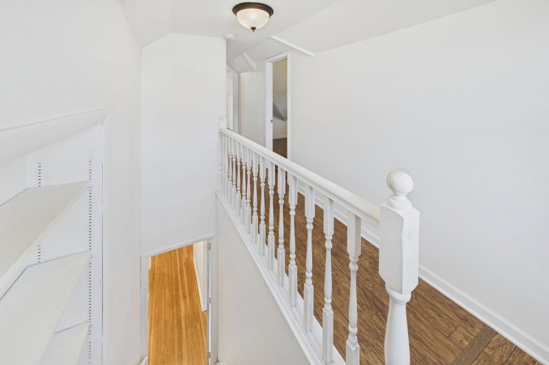 2562 Fairview Avenue N - Photo 25
