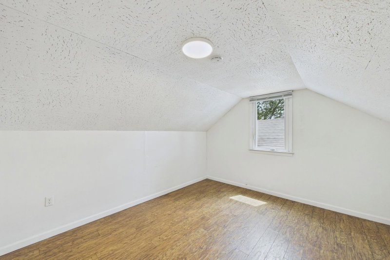 2562 Fairview Avenue N - Photo 30