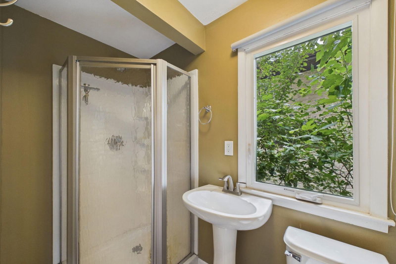 2562 Fairview Avenue N - Photo 35