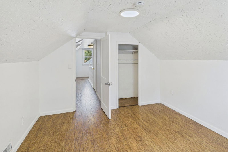 2562 Fairview Avenue N - Photo 41