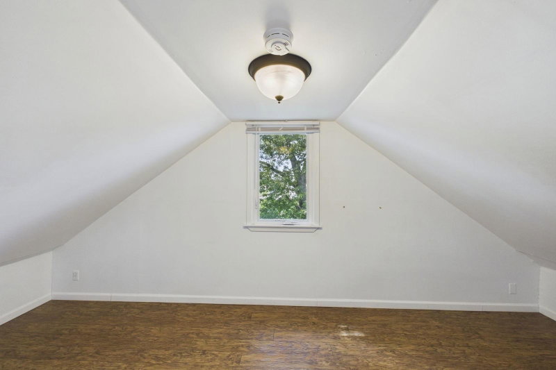 2562 Fairview Avenue N - Photo 42