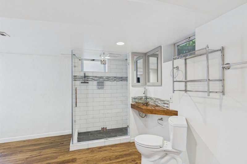 2562 Fairview Avenue N - Photo 45