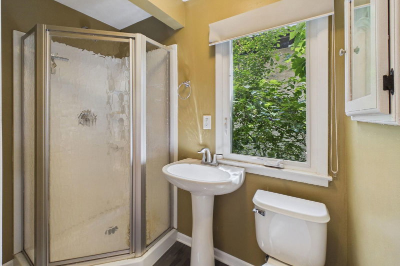 2562 Fairview Avenue N - Photo 46